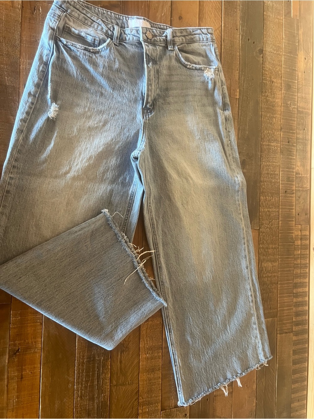 Cropped Light Blue Women's Ankle Jeans with Raw Hem